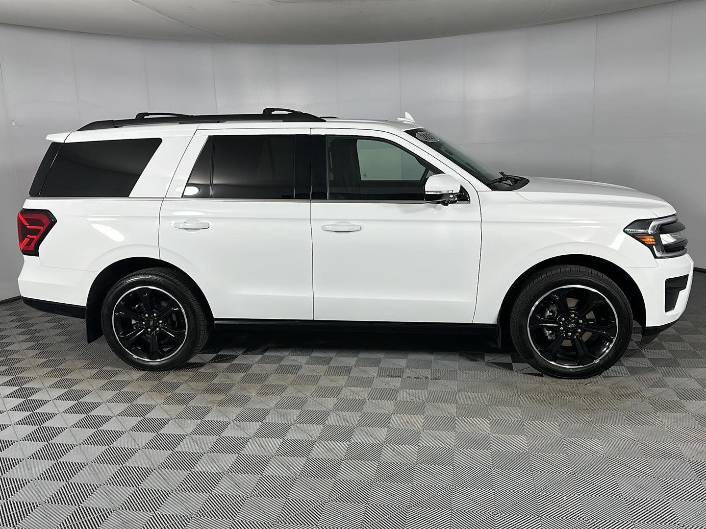 Used 2023 Oxford White Ford Limited image 31