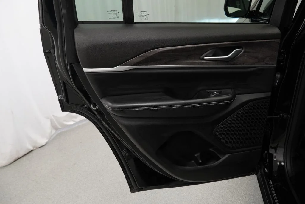 Used 2024 Black Jeep Limited image 43