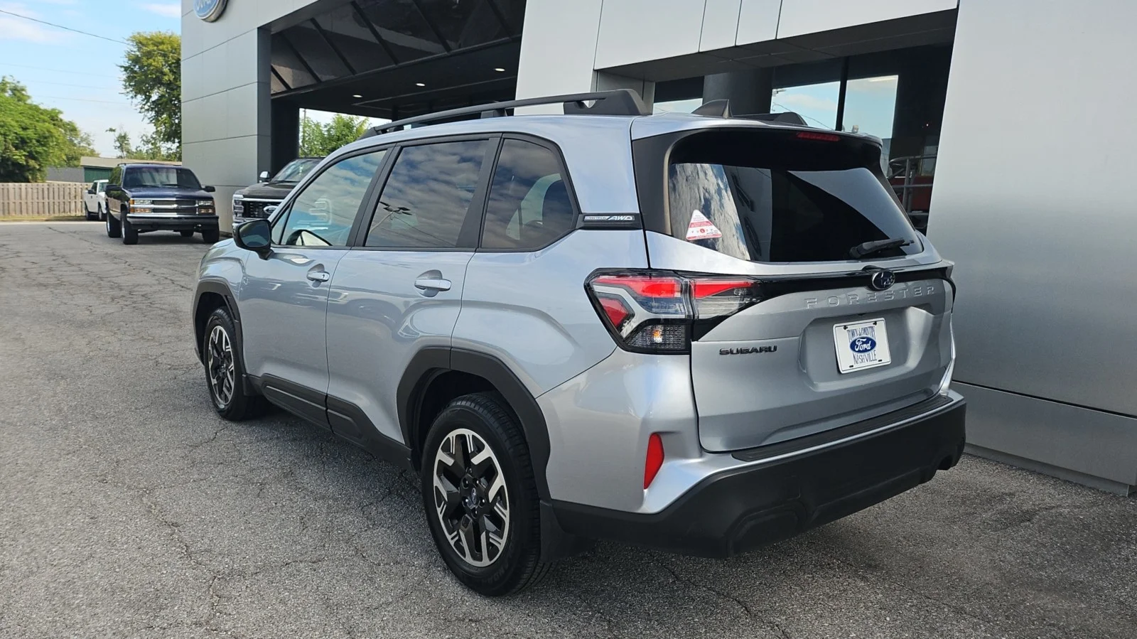 Used 2025 Ice Silver Metallic Subaru Premium AWD image 3