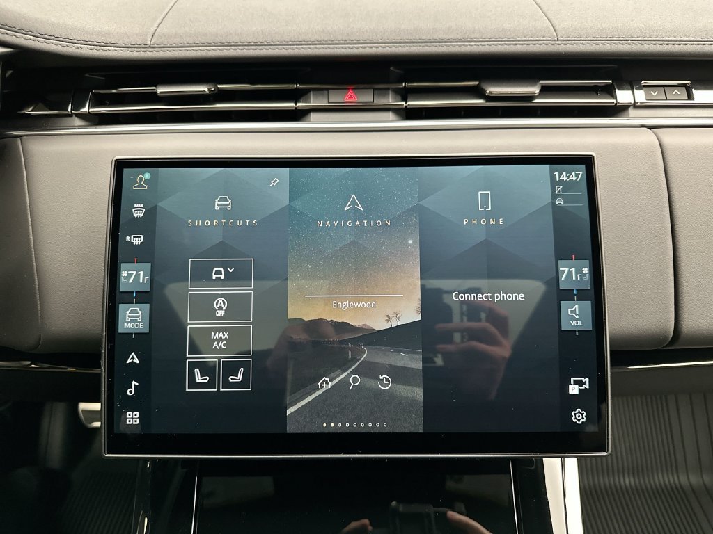New 2027 Santorini Black Metallic Land Rover Dynamic SE image 13
