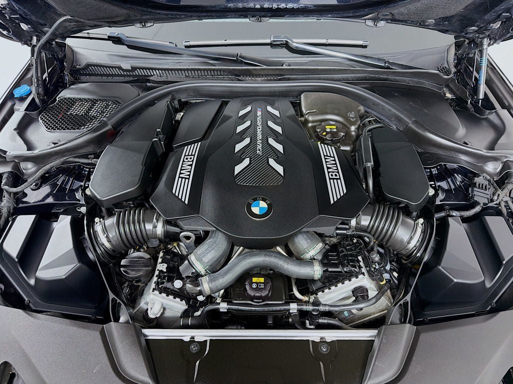 Used 2021 Carbon Black Metallic BMW M550i xDrive image 33
