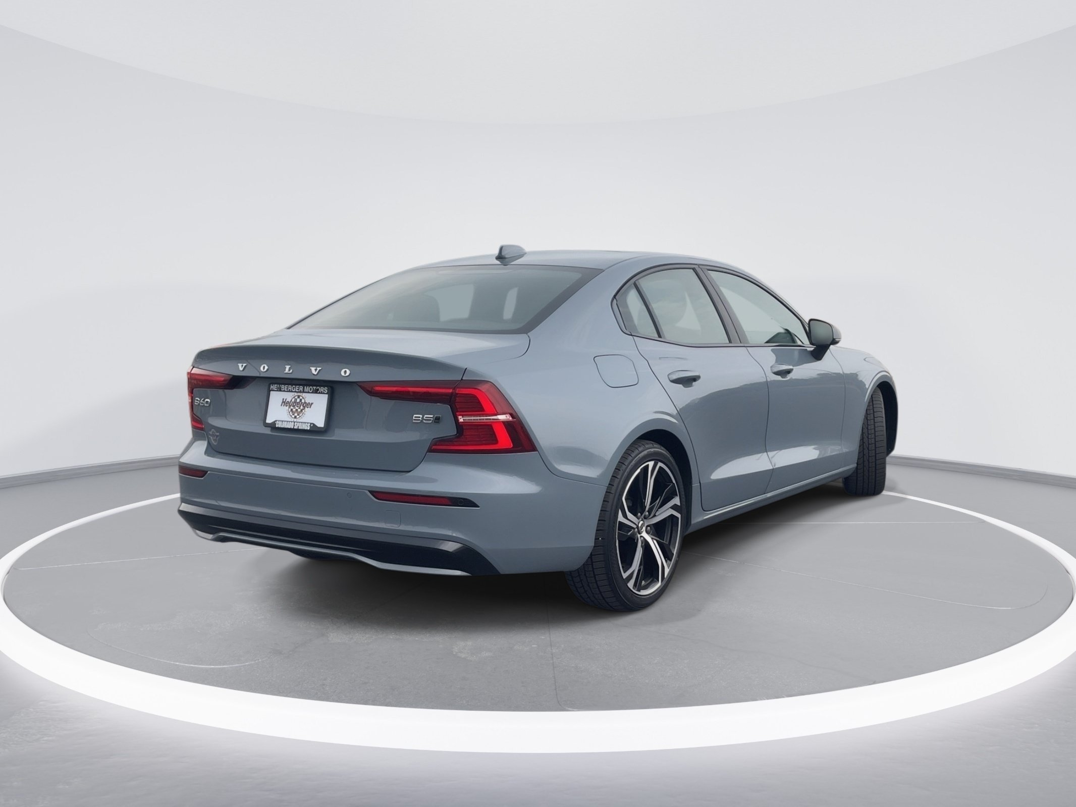 Used 2024 Thunder Grey Metallic Volvo Core Dark Theme image 5