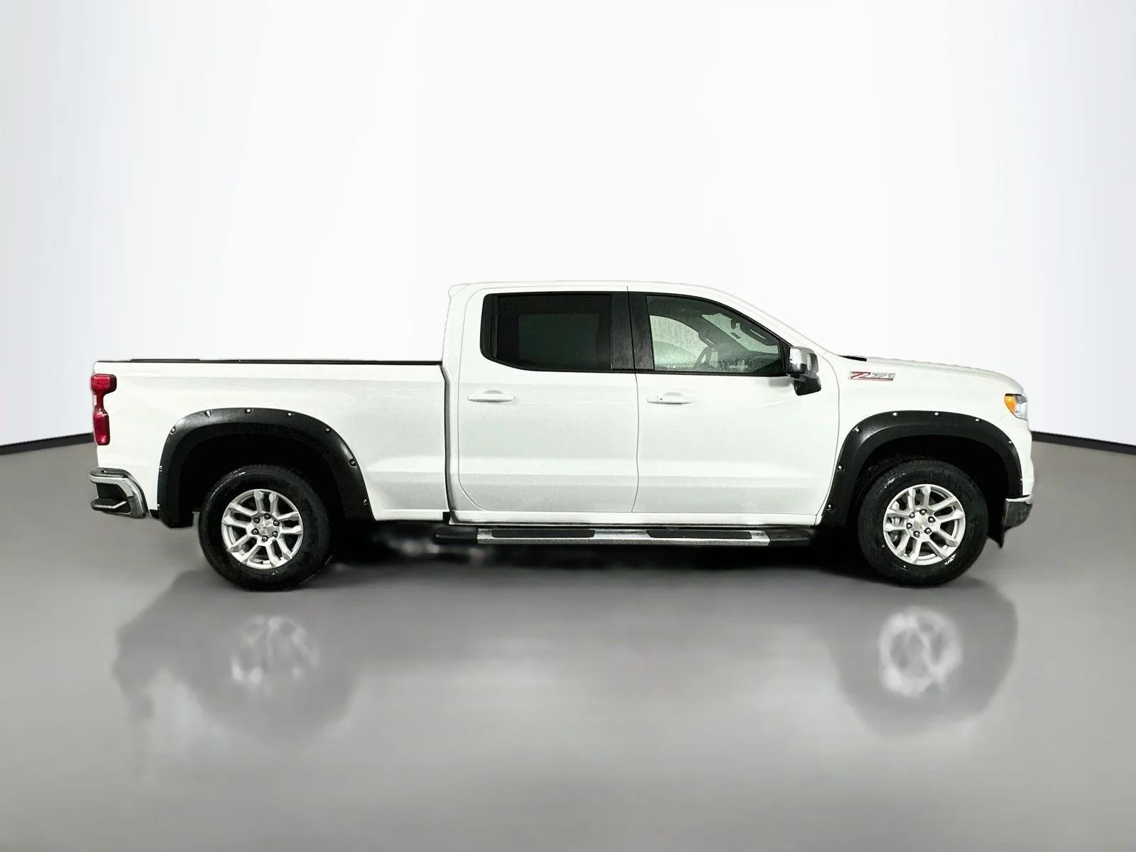 Used 2024 White Chevrolet LT image 9