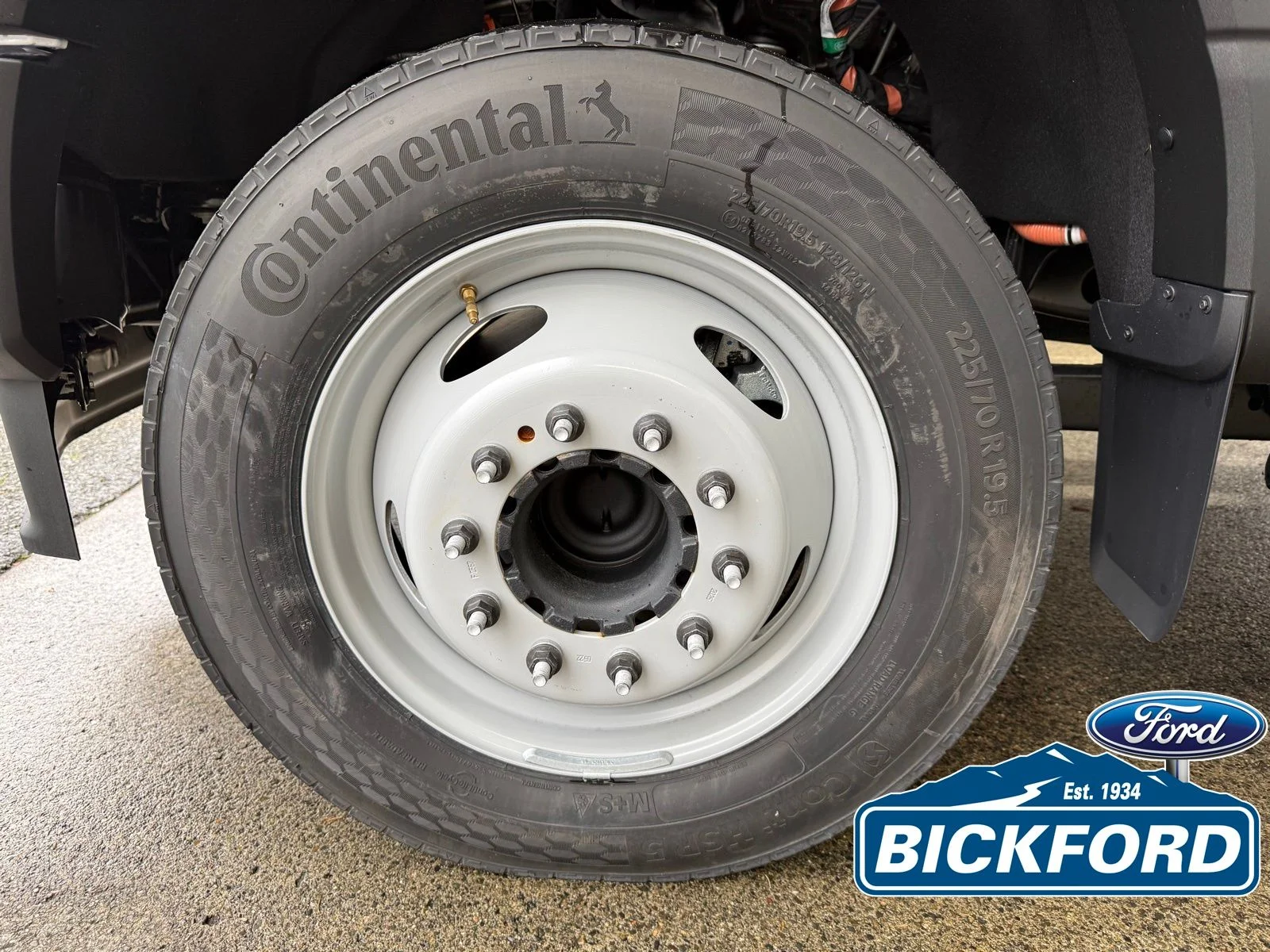 2025 Ford F-550 Super Duty Chassis Cab XL - Photo 17