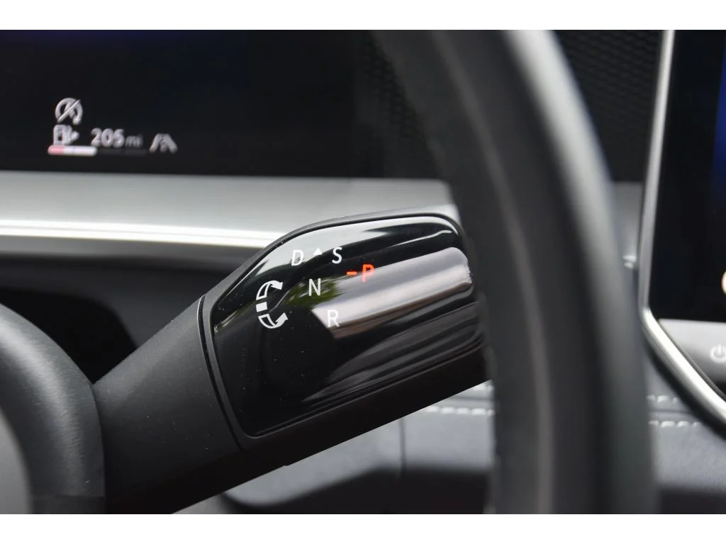 Used 2025 Opal White Pearl Volkswagen SE R-Line Black image 35