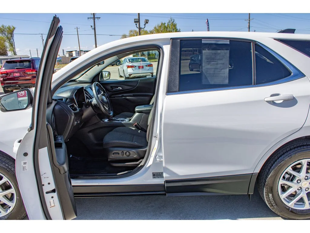Used 2024 Summit White Chevrolet LT image 24
