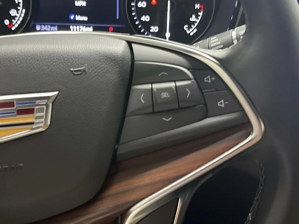 Used 2025 Crystal White Tricoat Cadillac Premium Luxury image 18