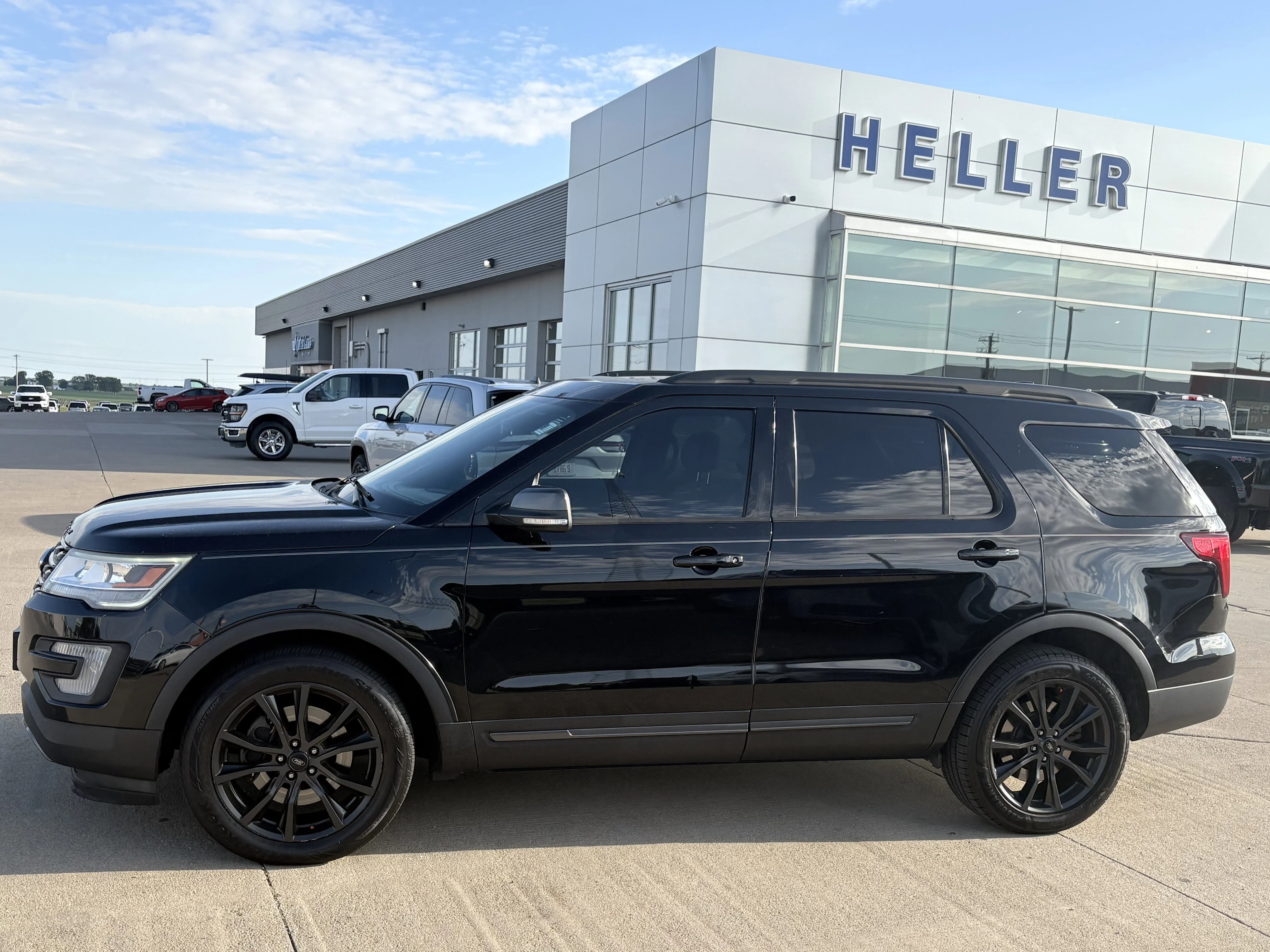 Used 2017 Shadow Black Ford XLT image 3