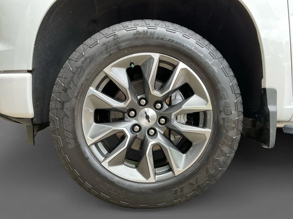 Used 2023 White Chevrolet RST image 15