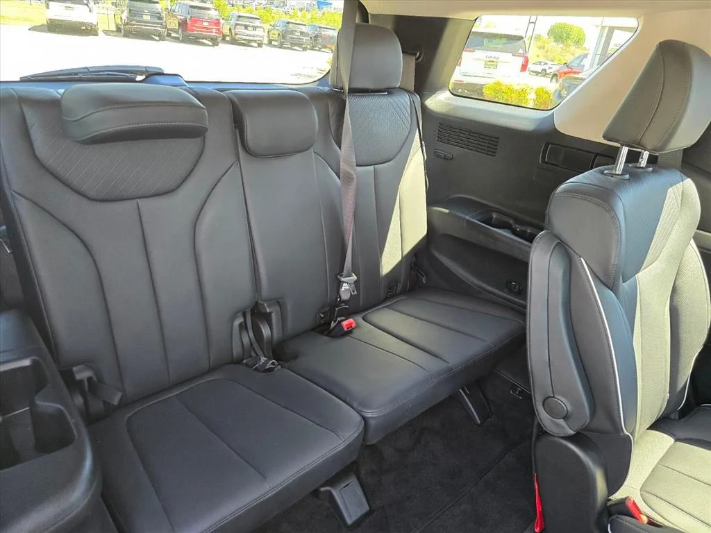 Used 2025 Silver Hyundai SEL image 14