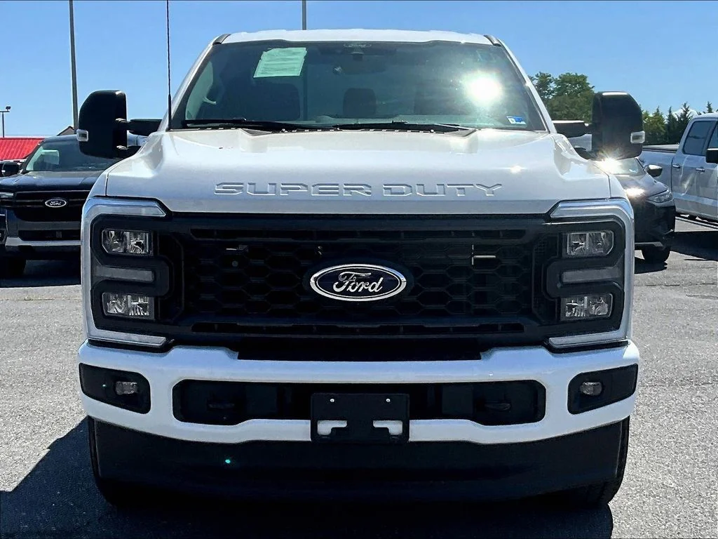 Used 2025 White Ford XL image 2