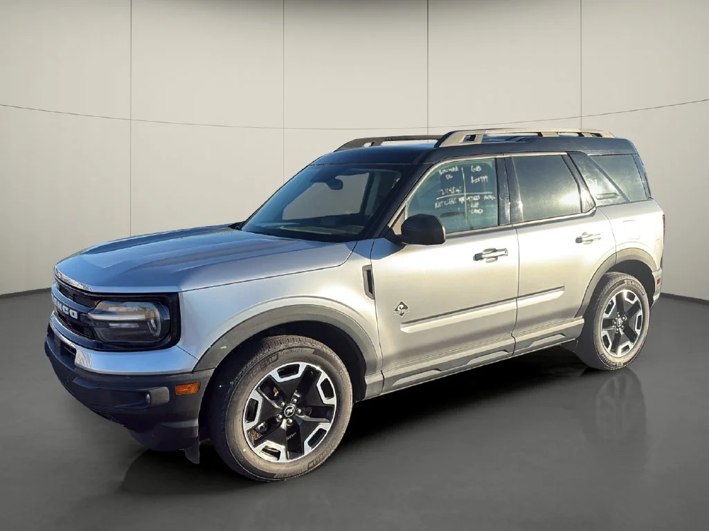 Used 2023 Silver Ford Outer Banks image 3