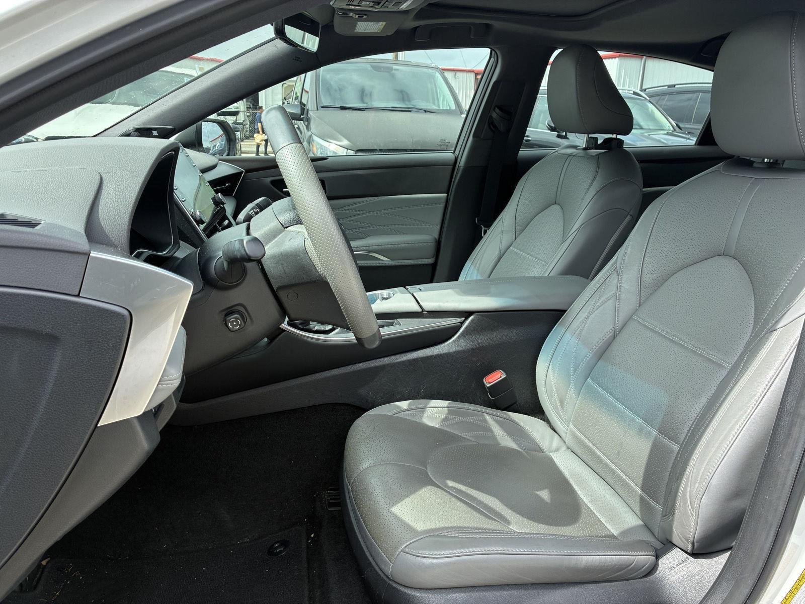 Used 2020 Wind Chill Pearl Toyota Hybrid Limited image 8