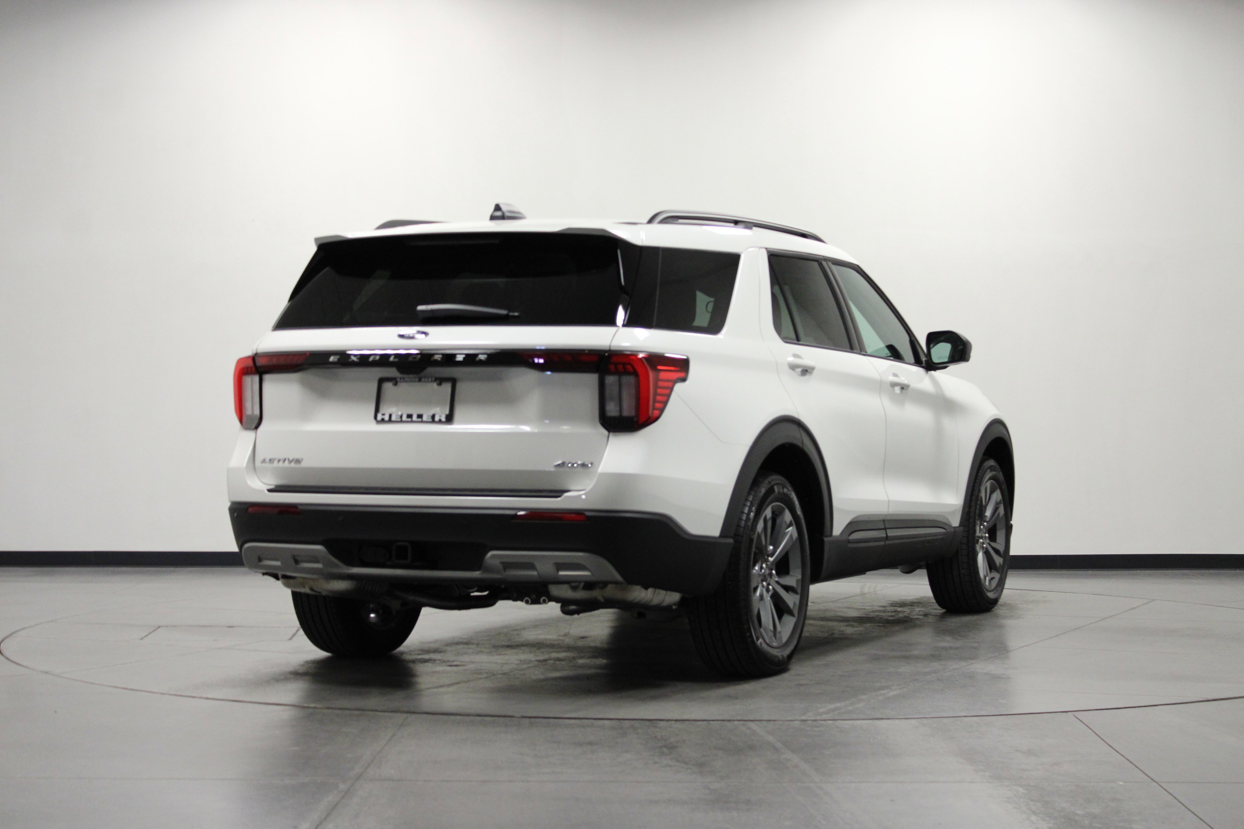 New 2026 Star White Metallic Tri-Coat Ford Active image 4