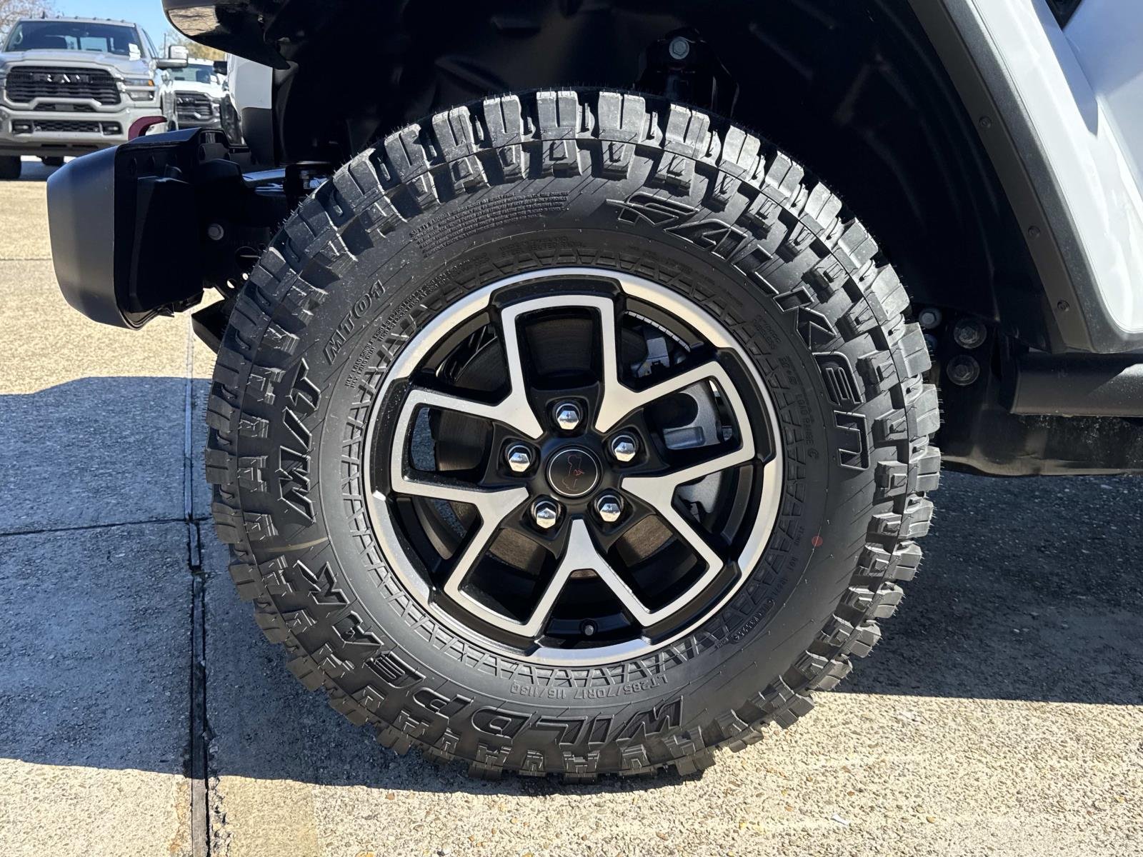 New 2026 Bright White Clear-Coat Exterior Paint Jeep Rubicon image 3