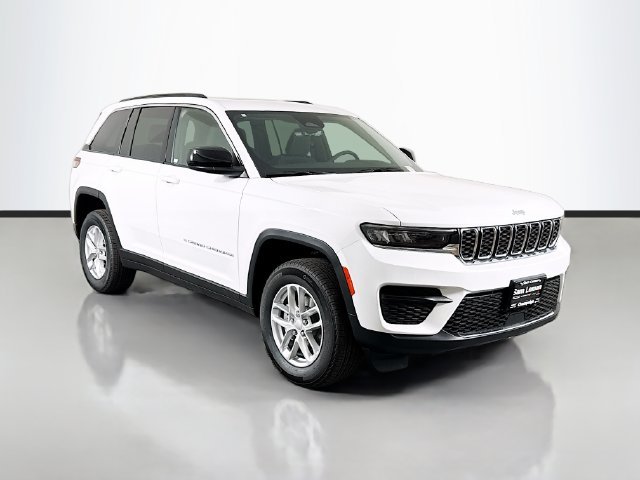 New 2026 Bright White Clear-Coat Exterior Paint Jeep Laredo X image 1
