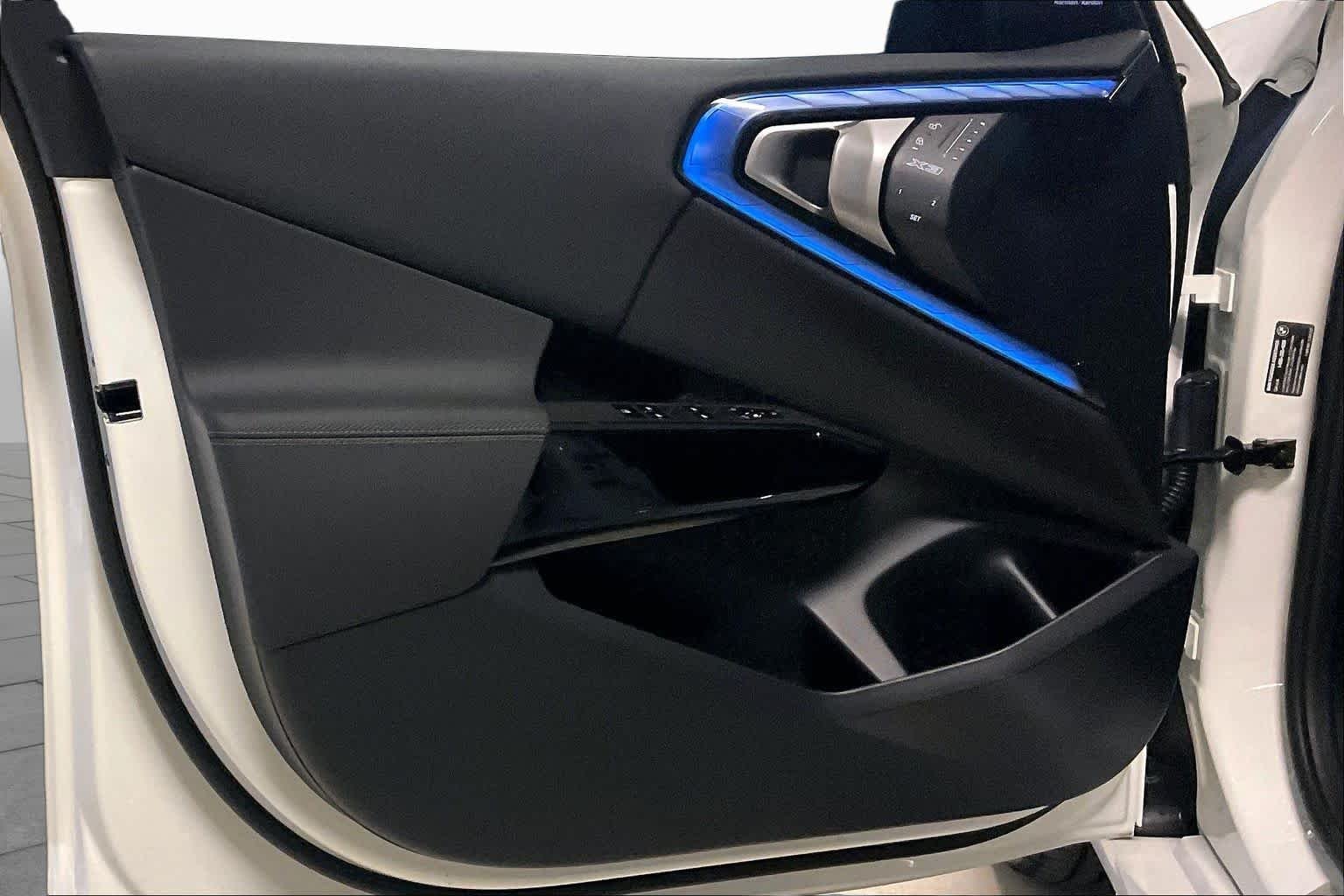 New 2026 Alpine White BMW M50 xDrive image 10