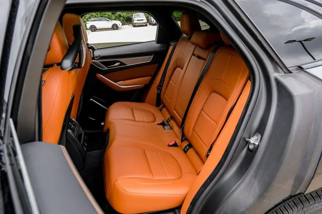 2026 Jaguar F-Pace R-Dynamic S - Photo 47