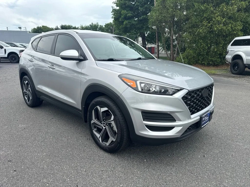 Used 2021 Silver Hyundai SE image 7