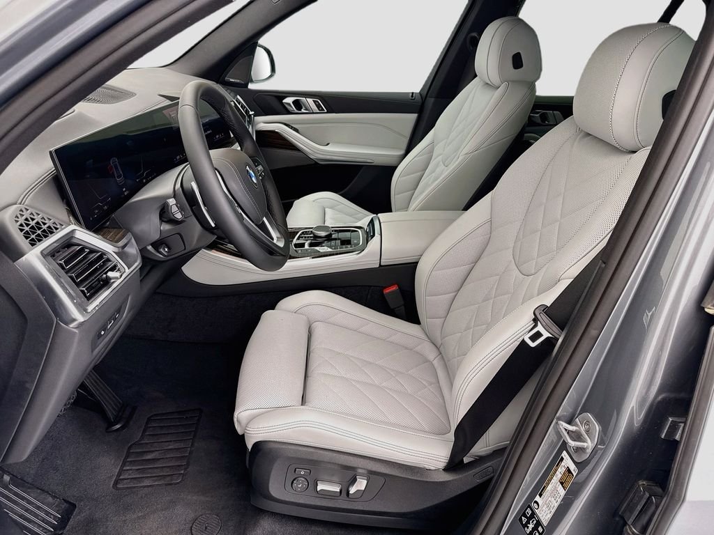 New 2026 Gray Metallic BMW xDrive40i image 18