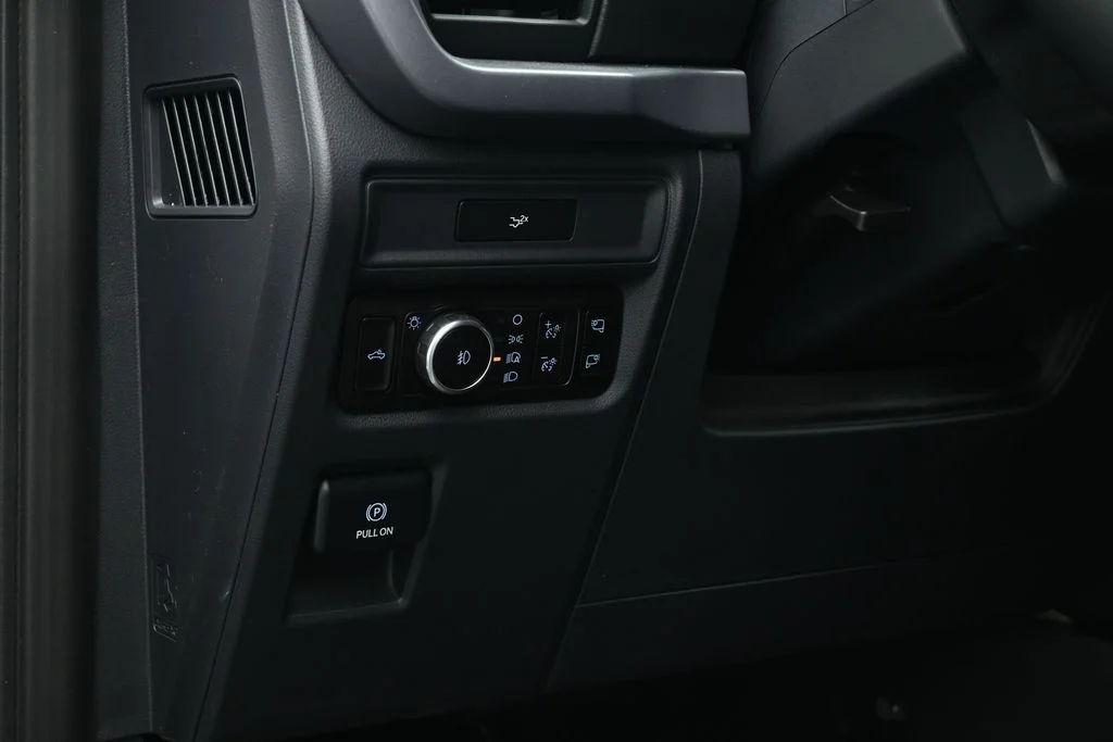 New 2026 Oxford White Ford XLT image 11