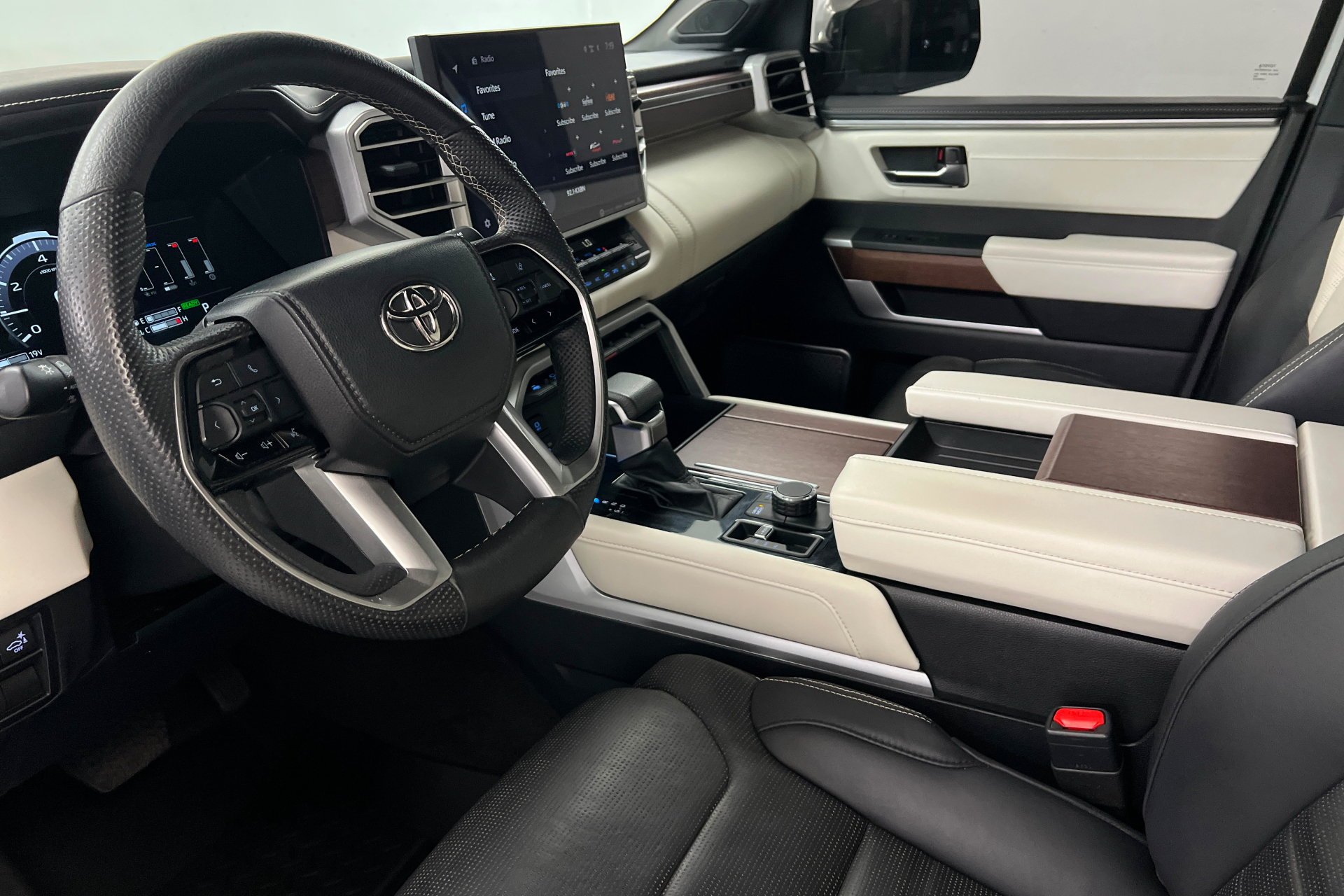 Used 2023 Wind Chill Pearl Toyota Capstone image 17