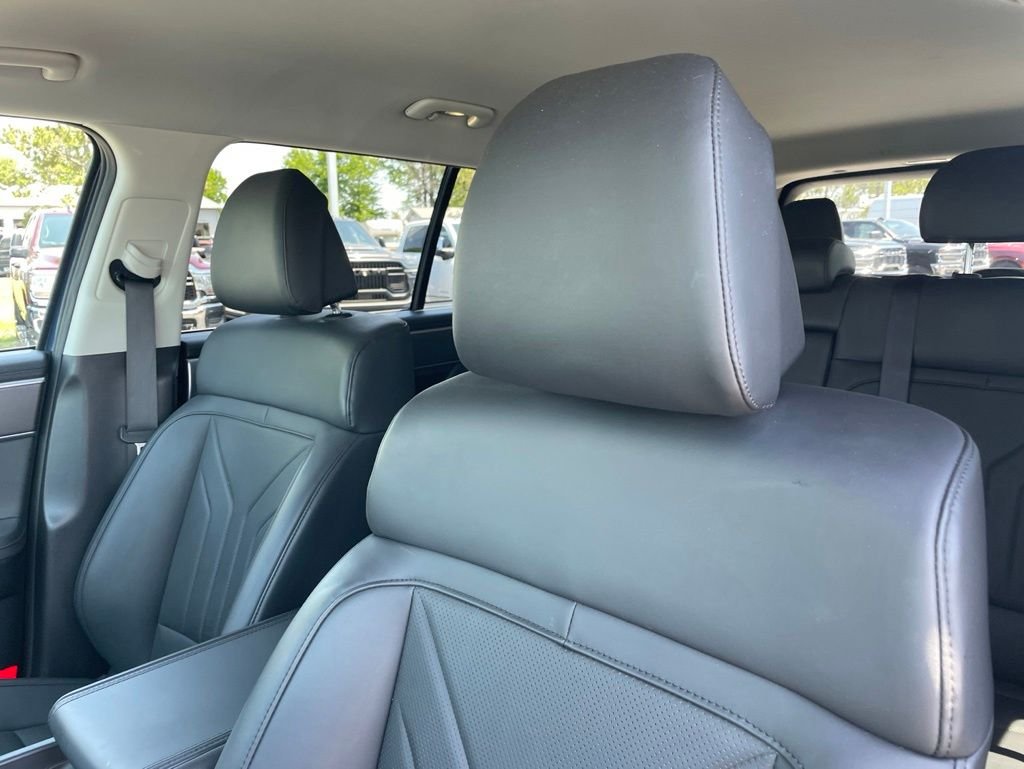 Used 2025 Blue Hyundai SEL image 17
