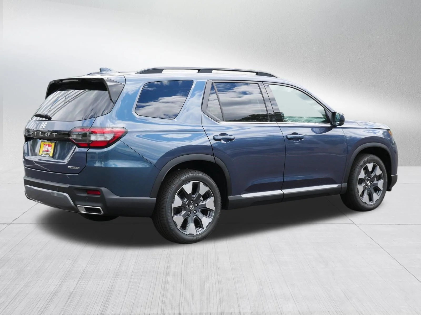 New 2026 Smoke Blue Pearl Honda Touring image 7