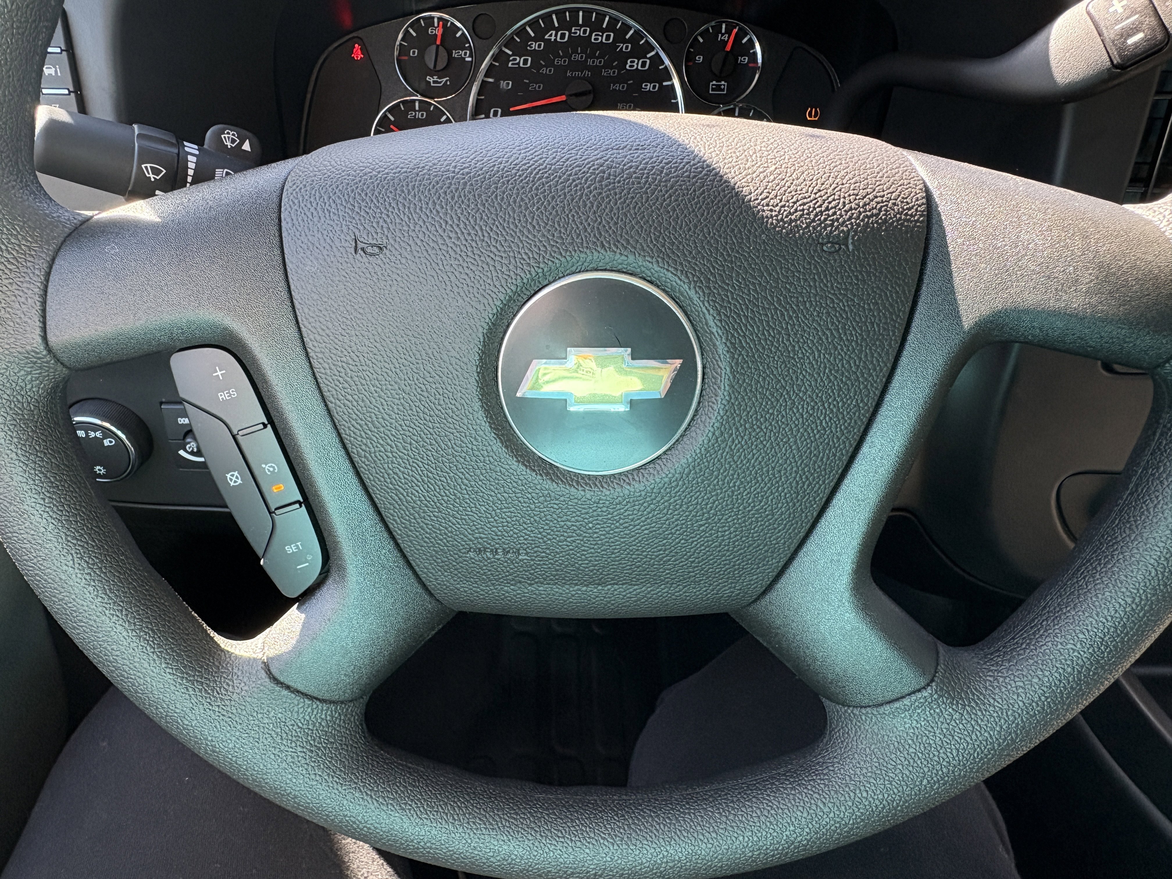 New 2025 Summit White Chevrolet WT image 17