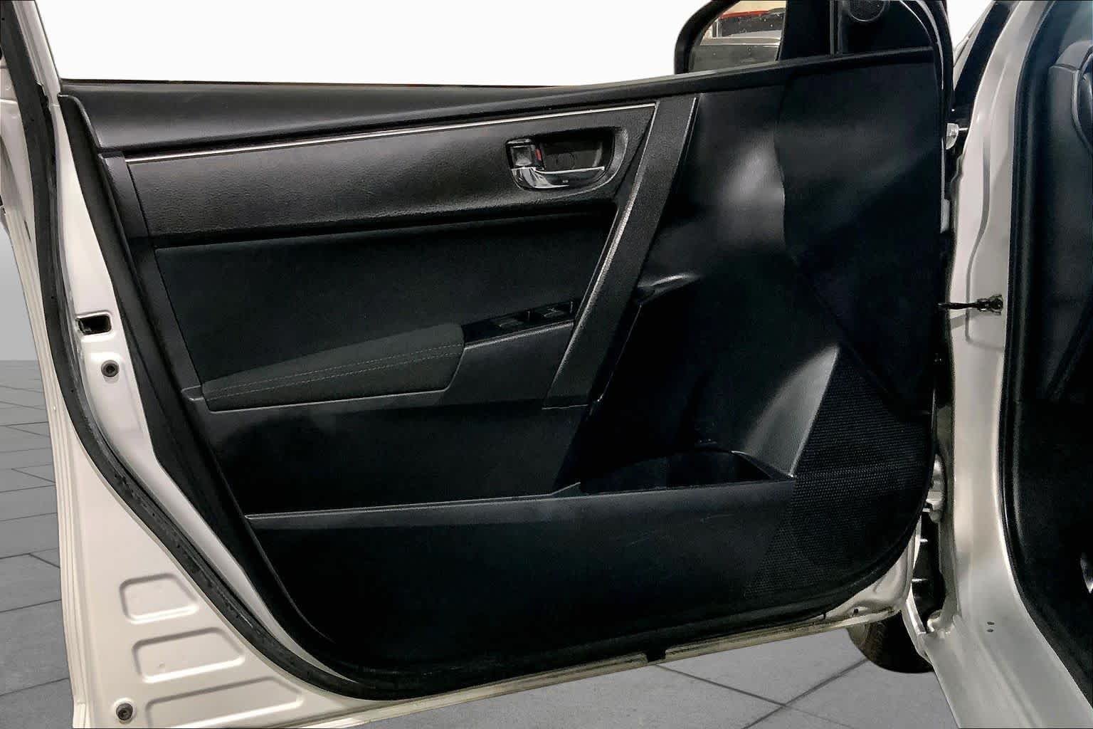 Used 2017 Classic Silver Metallic Toyota LE image 22