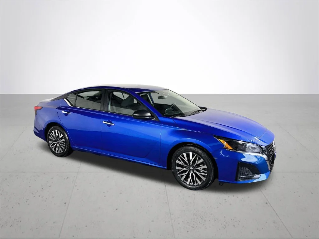 Used 2025 Blue Nissan 2.5 SV image 4