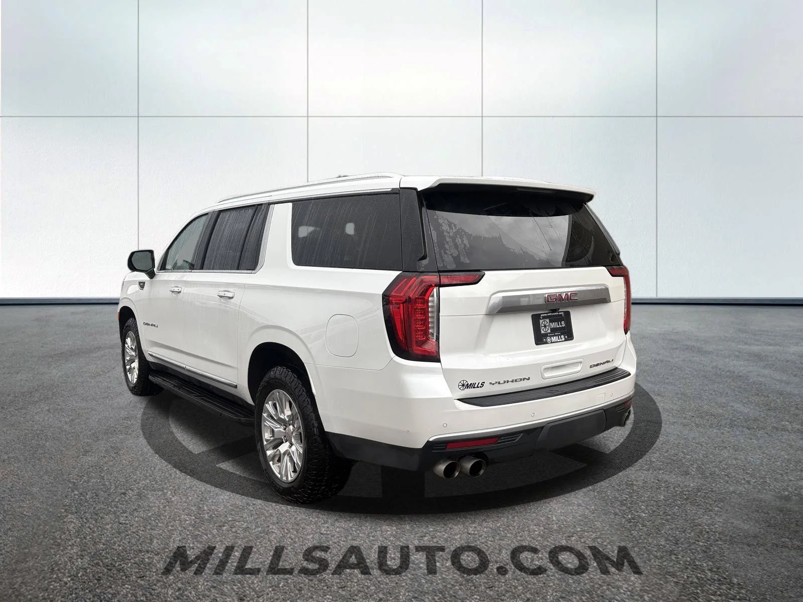 Used 2023 White GMC Denali image 9
