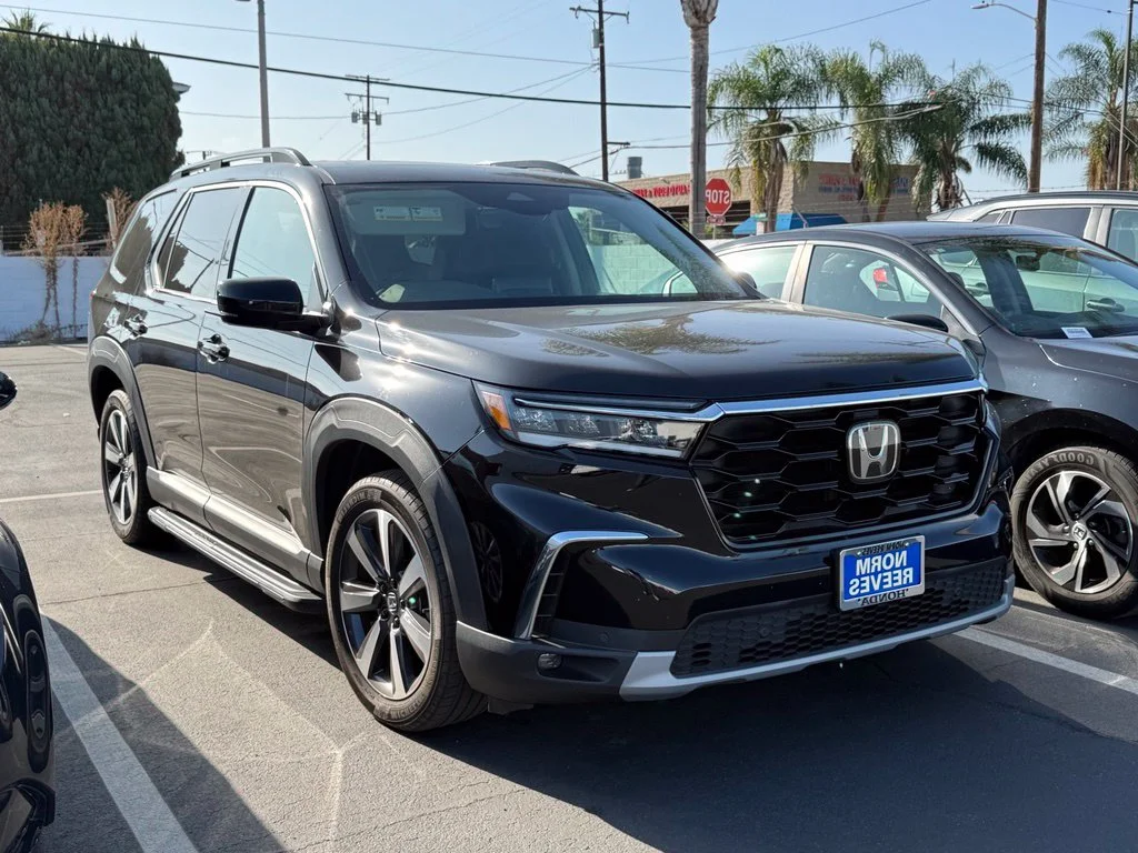 Used 2024  Honda Touring image 1