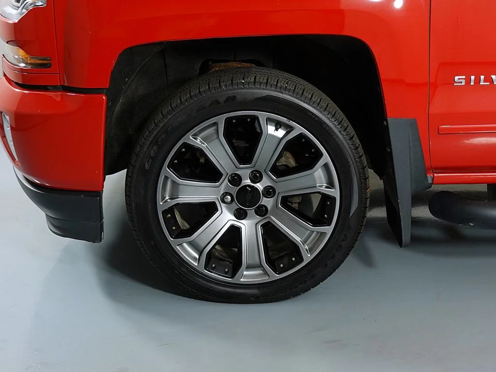 Used 2018 Red Chevrolet LT image 8