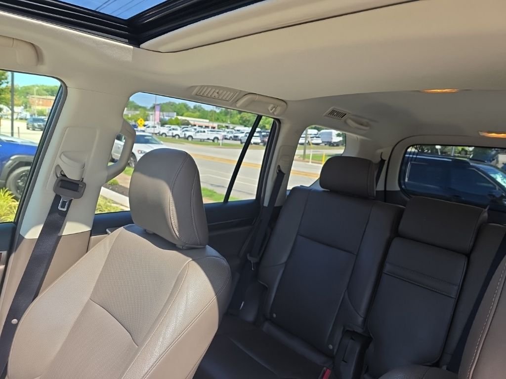 Used 2017  Lexus 460 image 18