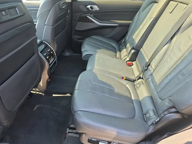 Used 2021 Black BMW xDrive40i image 16