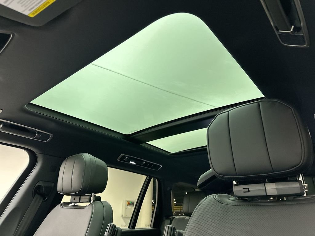 New 2026 Carpathian Gray Premium Metallic Land Rover SE image 23