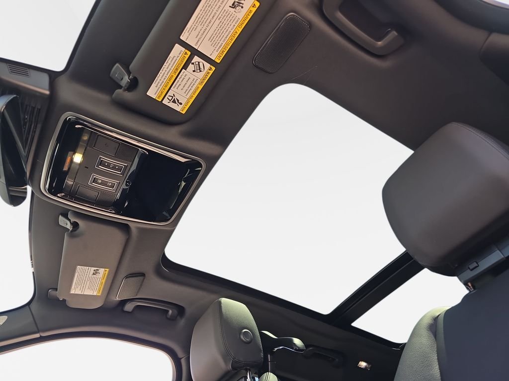 New 2026 Fuji White LAND ROVER S image 31