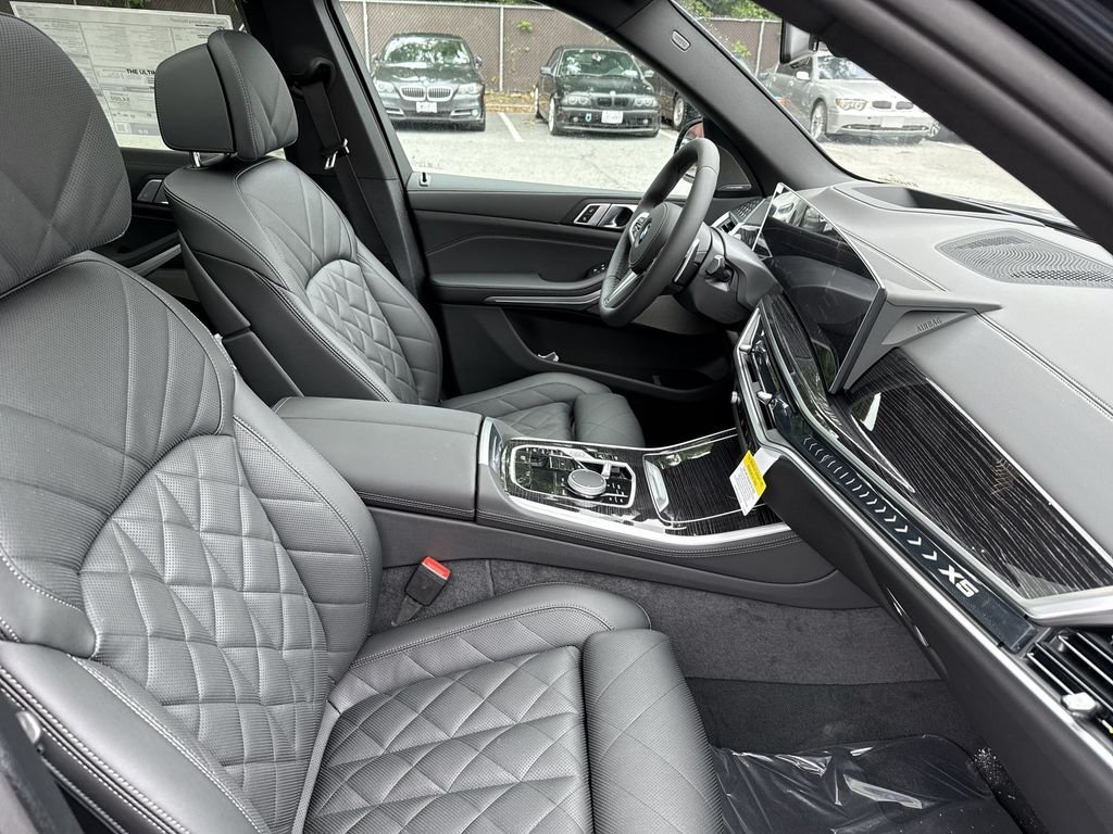 New 2026 Carbon Black Metallic BMW xDrive40i image 25