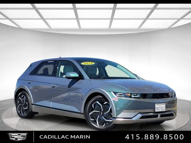 Used 2024 Green Hyundai Limited image 1