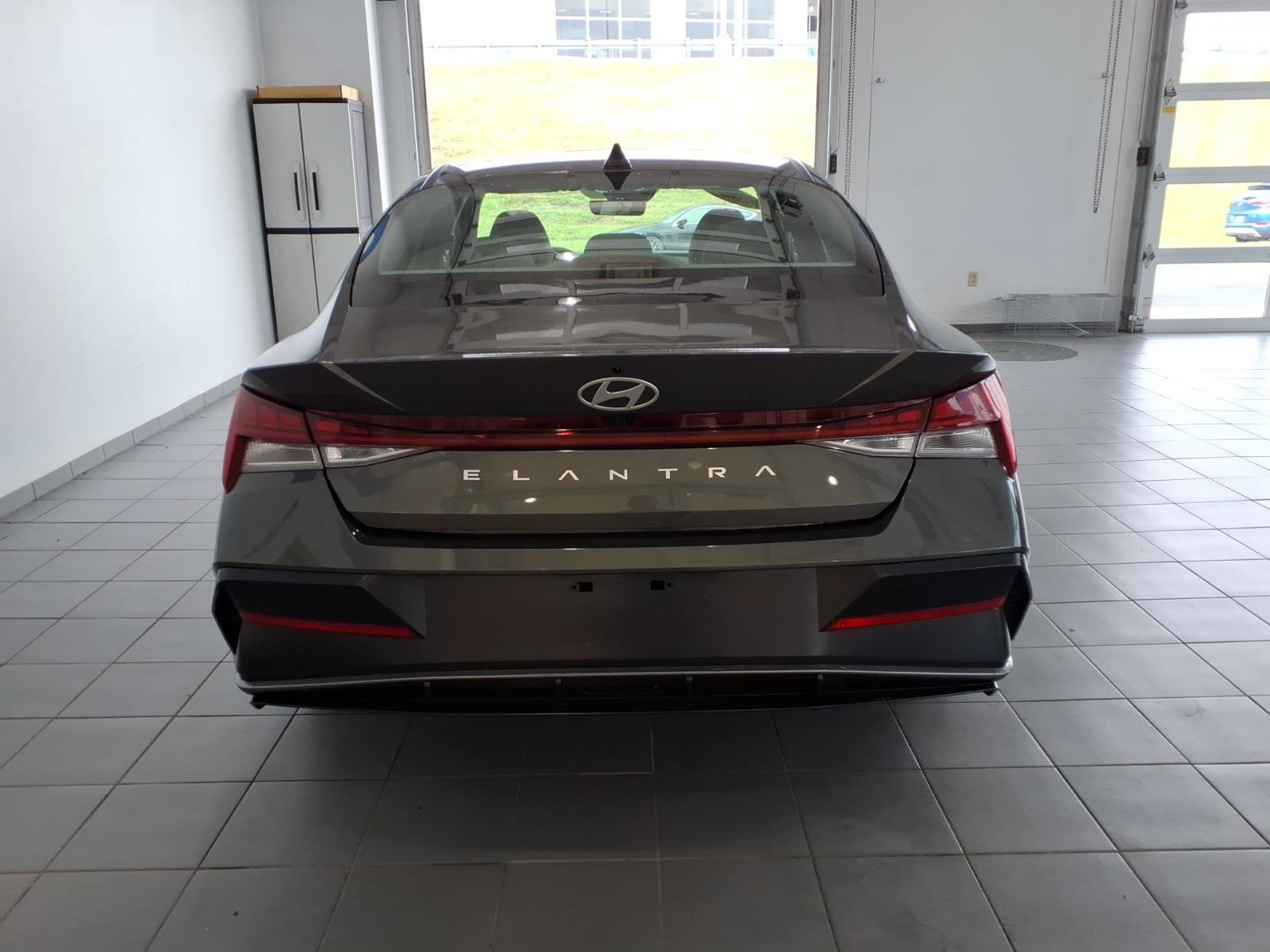 Certified Used 2024 Amazon Gray Hyundai SEL image 6
