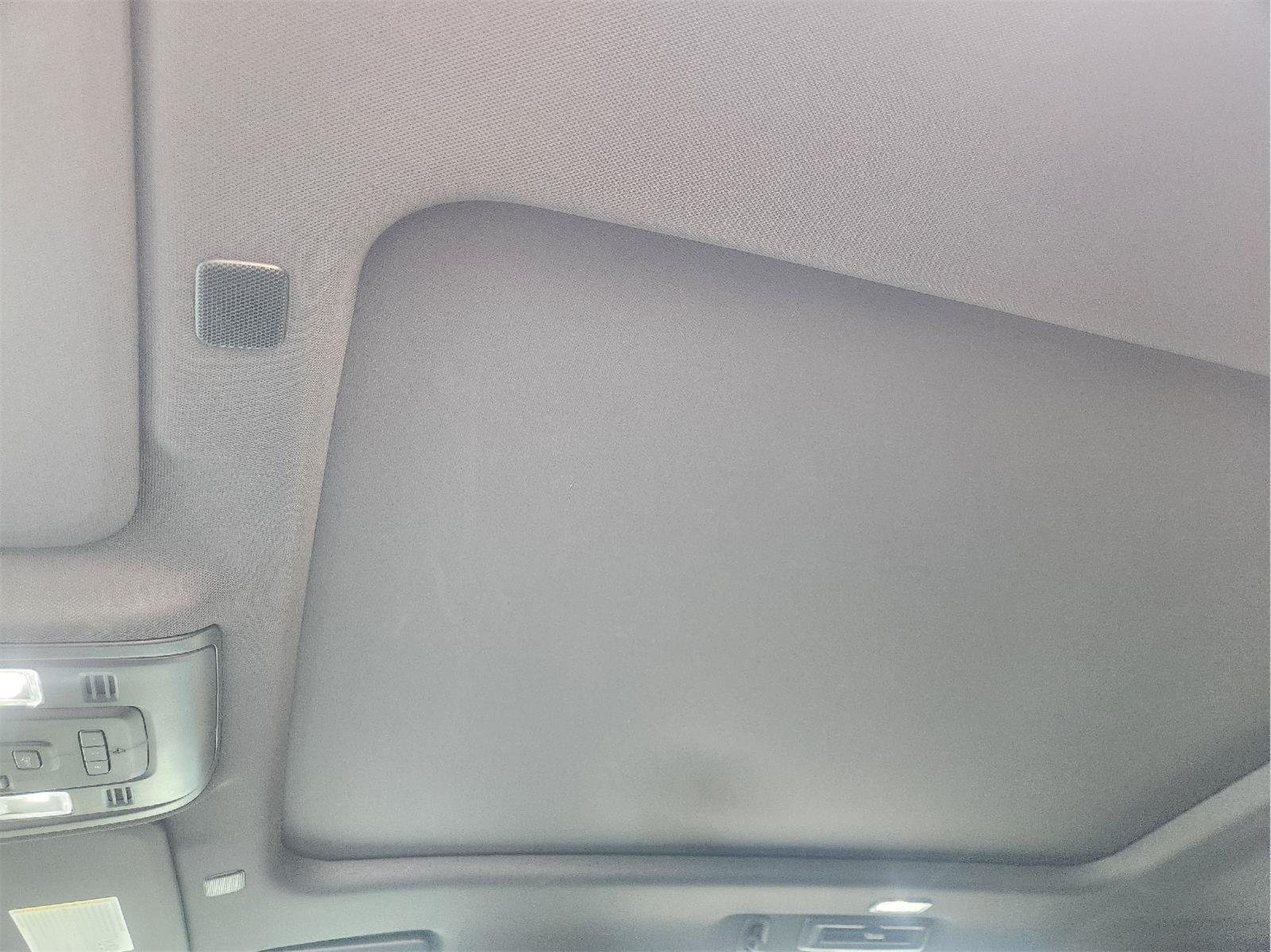 2024 Chevrolet Suburban photo 26 of 35