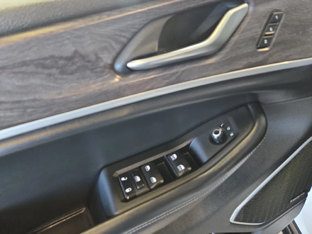 Used 2022 White Jeep Limited image 14