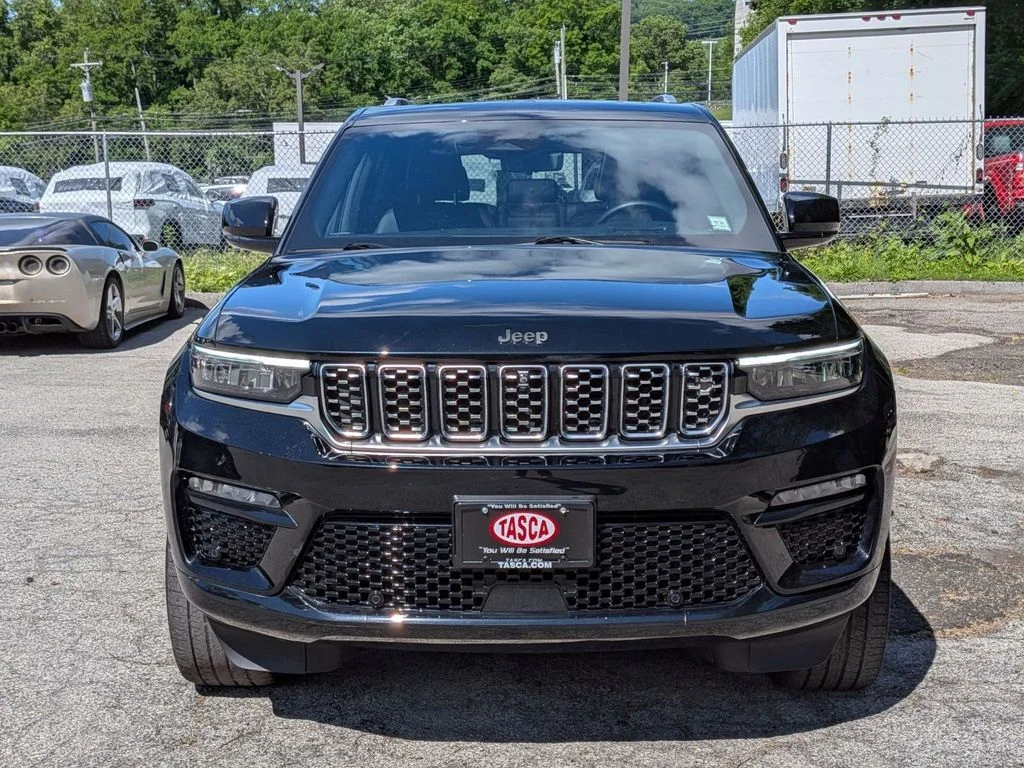 Used 2023 Black Jeep Summit Reserve image 11