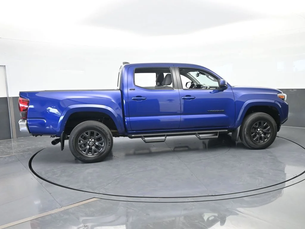 Used 2022 Blue Toyota SR5 image 7