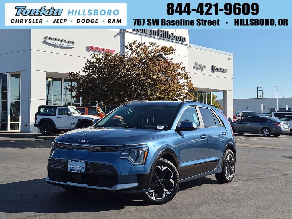 Used 2023 Blue Kia Wind image 1