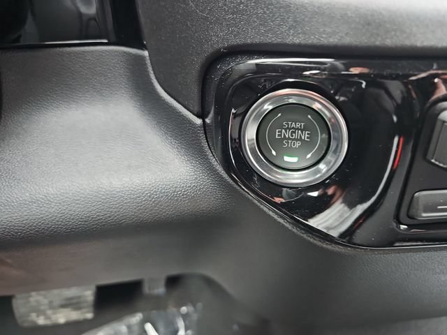 New 2026 Summit White Chevrolet LT (2FL) image 18