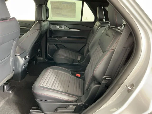 New 2026 Space White Metallic Ford ST-Line image 29
