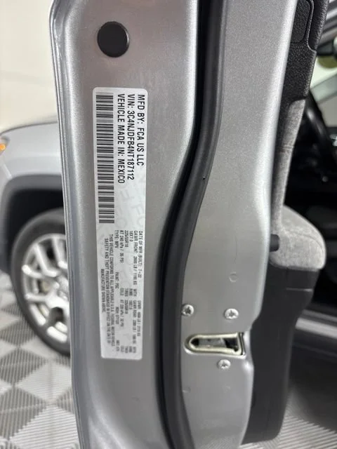 Used 2022  Jeep Latitude Lux image 22