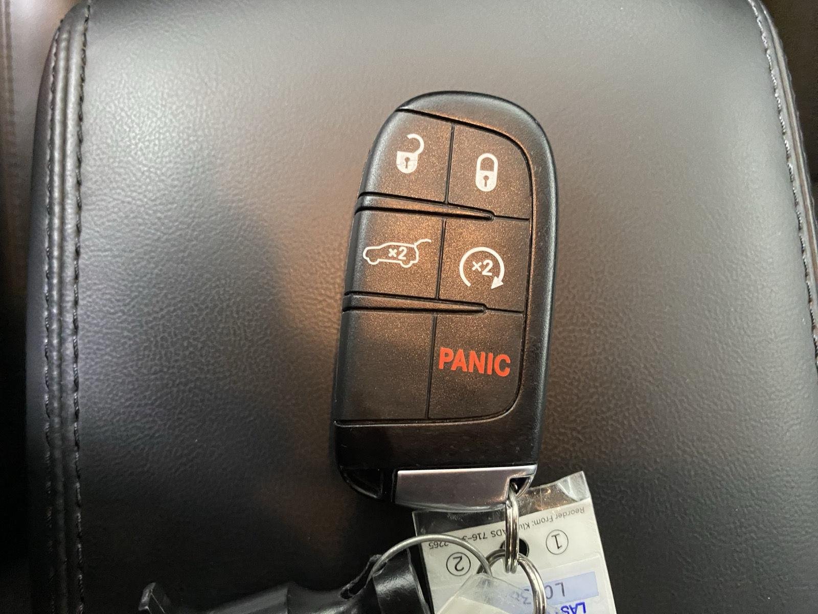 Used 2020 Granite Crystal Metallic Clearcoat Jeep Altitude image 18